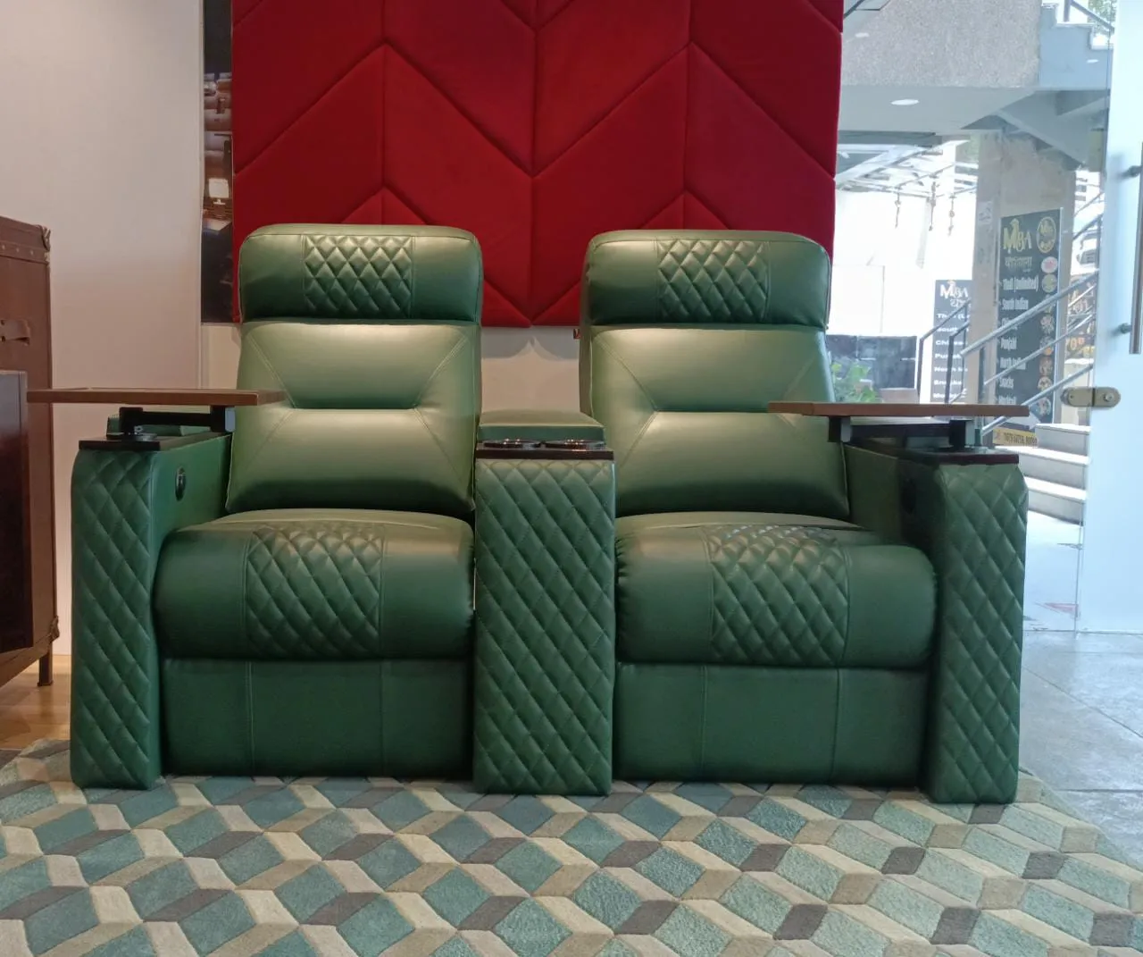 Recliner seating